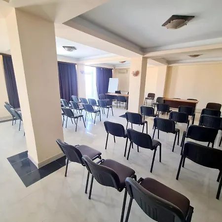 Hotel Mezo Palace Hotell 3*