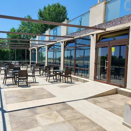 Hotel Mezo Palace 3*